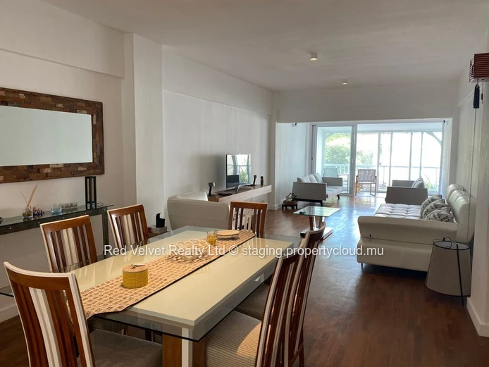 Elegant, Classy, and Freshly Renovated Apartment in Floreal for sale 