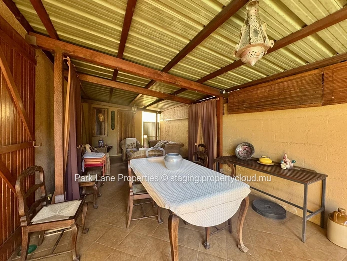 Charming family home with private bar and pool