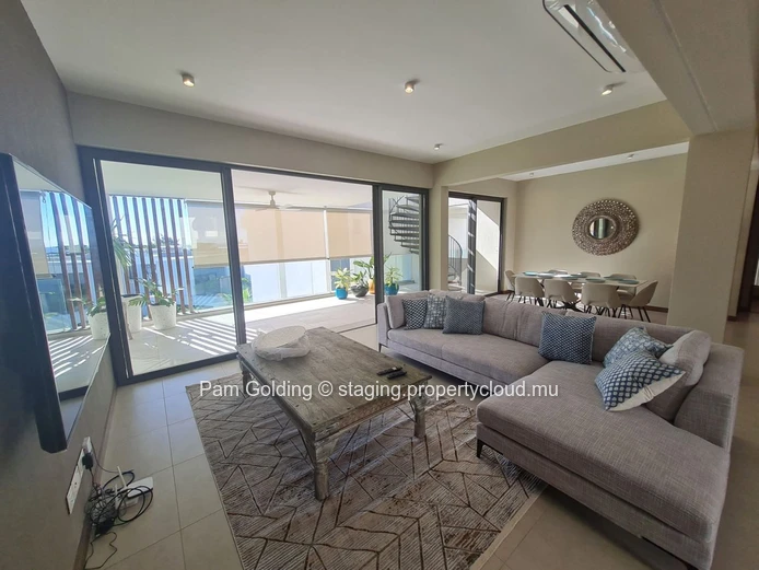 3 Bedroom penthouse Pointe aux Cannoniers 