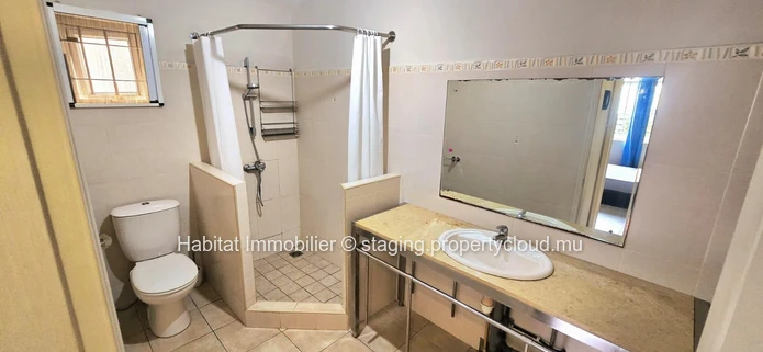 Charmante maison meublée et équipée de 200 m², sur un terrain de 168 toises, idéalement située à Tamarin