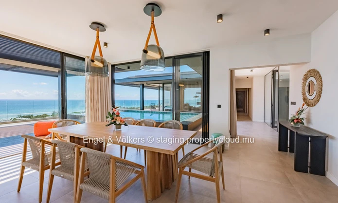 Prestigious West Coast Penthouse with Breath-taking 180° Sea Views