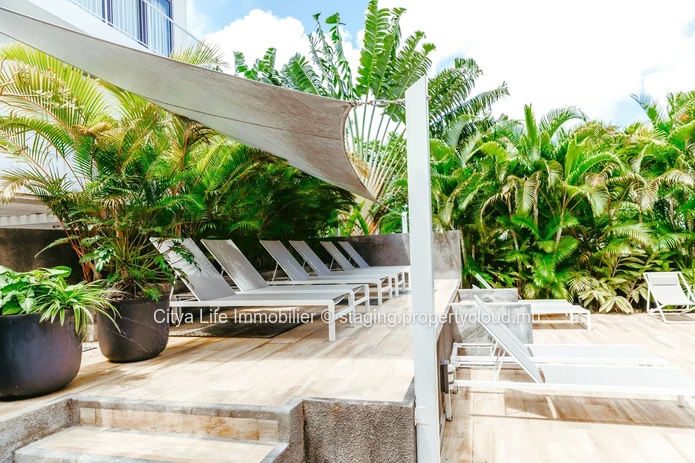 REZ+2 à vendre à Pointe aux Canonniers, 165m², 3 chambres, bureau, piscine commune. Terrain en toute propriété. Rs.