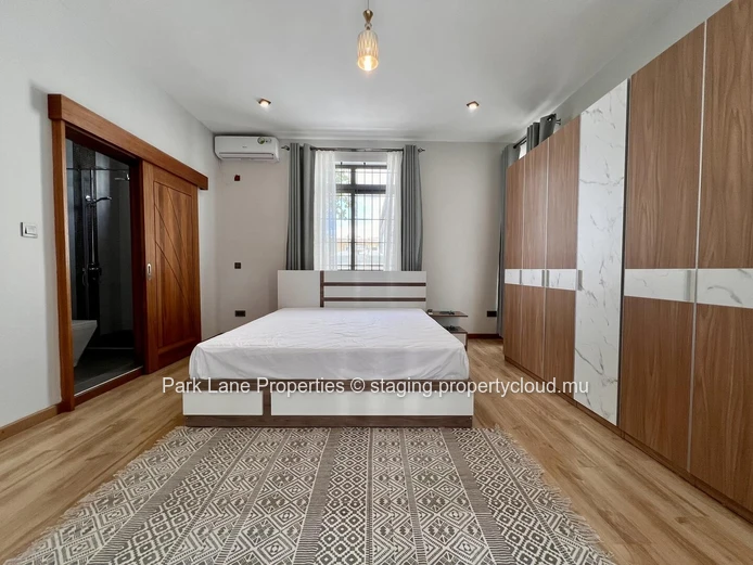 Duplex contemporain à Quatre Bornes – Calme, confort et luminosité