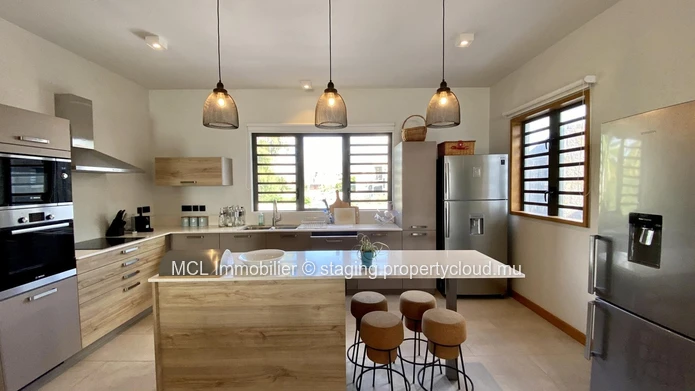 3 bedroom beachfront apartment in Pereybere