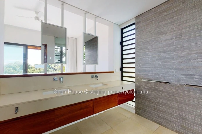 Luxury Villa, Ocean Front, Golf, 4 bedrooms, 4 bathrooms, swimming pool. Accessible at foreigners.