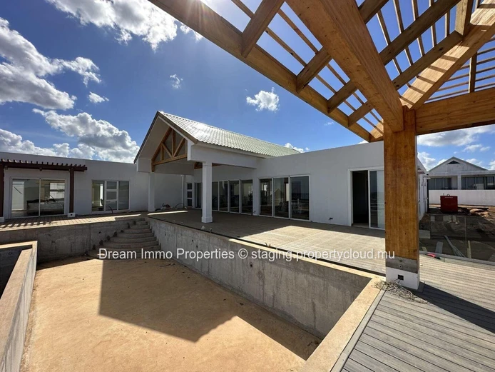 200M From The Sea! Amazing 3-Bedroom Villa With Beautiful Sea View Over Albion – Mauritius