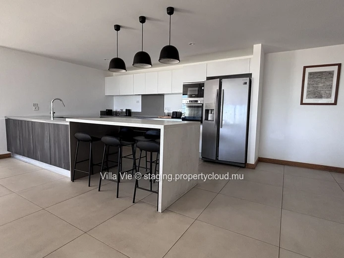 Grand Gaube - Spacious 3-bedroom penthouse with en-suite bathrooms, office, swimming pool, and sea views
