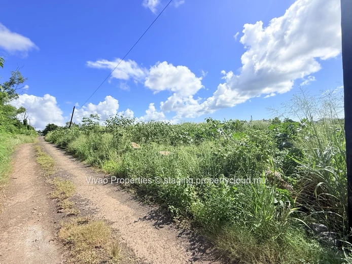 Terrain résidentiel à vendre à Forêt Daruty, Rivière du Rempart. 1.925m², proche écoles, bus et magasins. Prix : Rs.