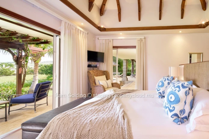 Fantastic light and bright villa ready to move in.
