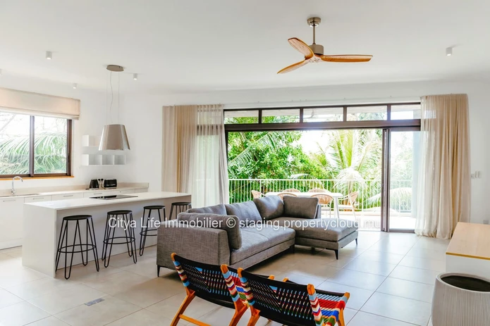 REZ+2 à vendre à Pointe aux Canonniers, 165m², 3 chambres, bureau, piscine commune. Terrain en toute propriété. Rs.