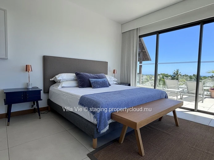 Grand Gaube - Spacious 3-bedroom penthouse with en-suite bathrooms, office, swimming pool, and sea views