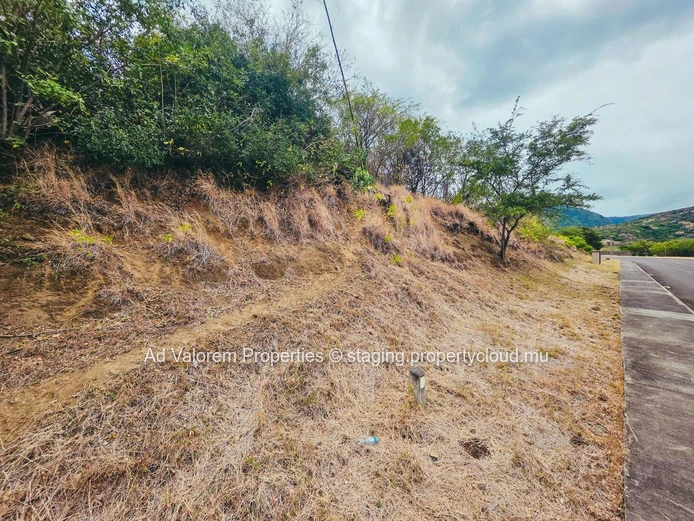 À vendre terrain- Rivière Noire