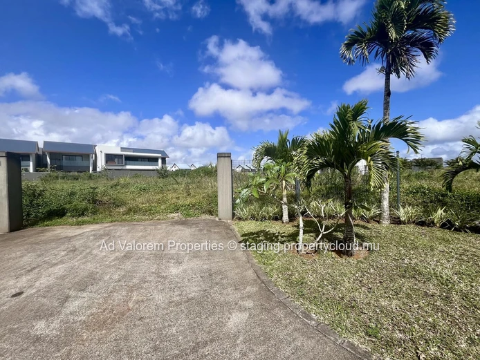 For Sale | Freehold plot of 1,224 m² | Heart of Moka’s Smart City