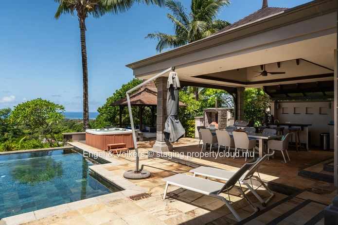Elegant Residence with Independent Suite and Ocean Views
