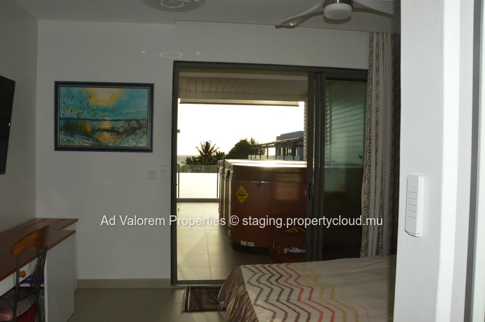 Beautiful penthouse for sale only two minutes from the beach of La Preneuse