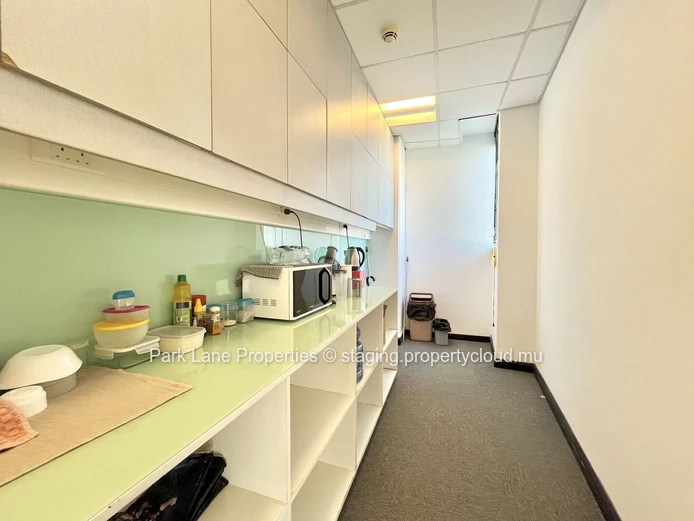 Modern 180 m² Office for Rent in the Heart of Ebene
