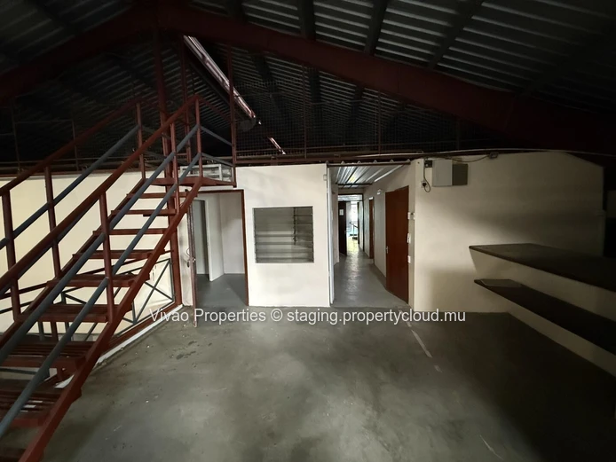 Industrial warehouse for sale in Pailles, area of 1580m² on a plot of 2533m² with the option of additional developmen...