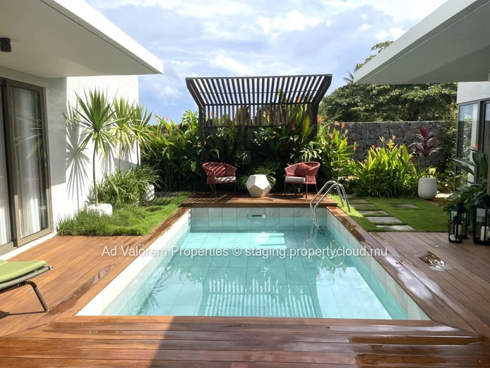 Villas neuves avec piscine privée à proximité immédiate de la mer