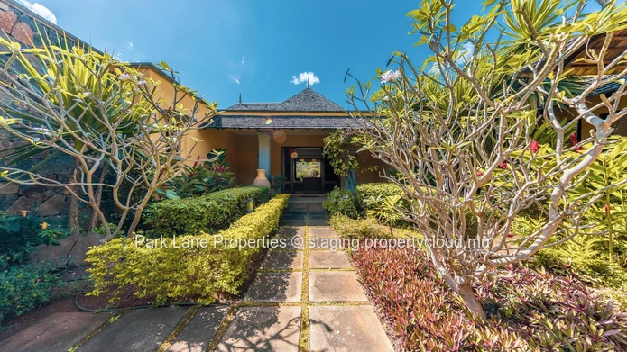 Villa de Prestige de 4 Chambres avec Piscine, Kiosk & Jardin au Tamarina Golf Estate