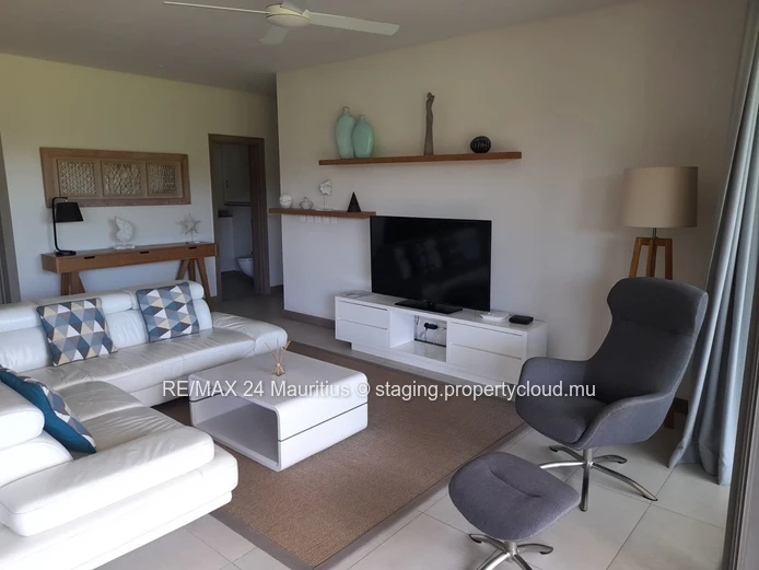 Exquisite 2-Bedroom Apartment with Golf Course Views