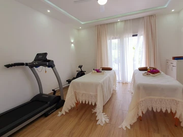 5 Bedroom Villa