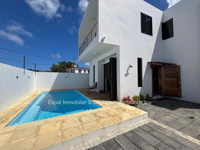 2-Bedroom Detached Villa for Rent – Pereybere, Peaceful Residential Setting