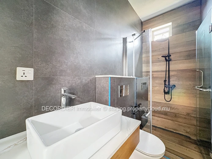New and cozy duplex nestled 10 minutes walk from the beach