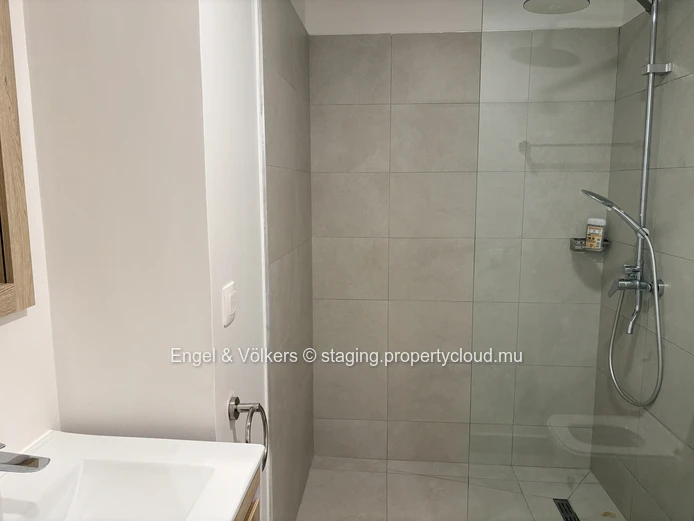 FOR RENT - 4 Bedrooms apartment in Tamarin