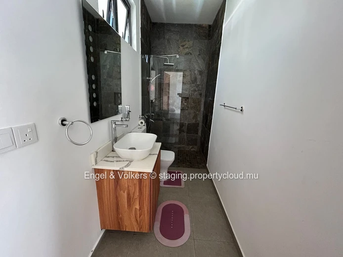 Charming 3-Bedroom House for Rent in Calodyne – Private Pool, Office Space & Close to the Sea