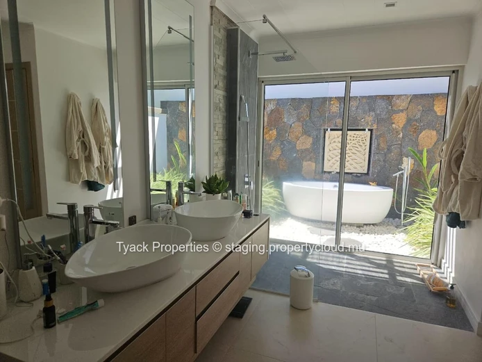 Villa Rare 5 Chambres avec Piscine Chauffée & Spa – Grand Baie