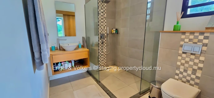 Secluded Island Lifestyle: Spacious Villa with Scenic Mountain Views