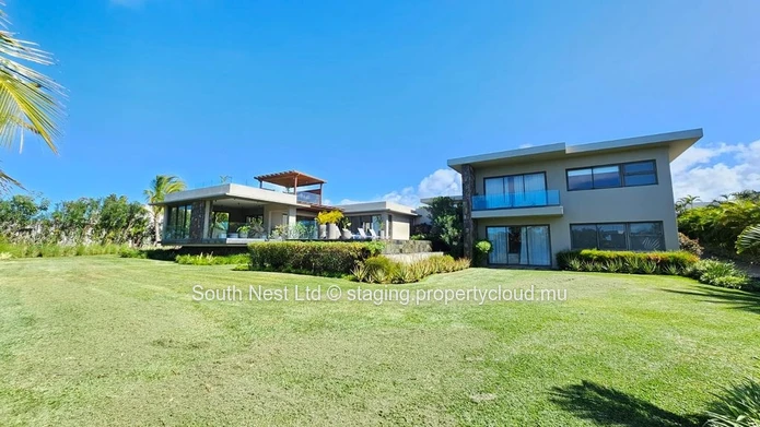 4-bed villa with a modern architecture in a prestigious golf estate