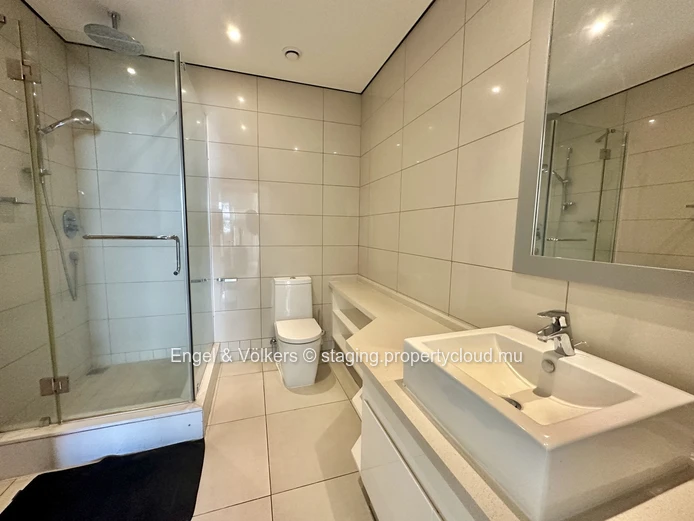 Stylish Top-Floor 3-Bedroom Apartment in La Croisette with Rooftop Pool Access