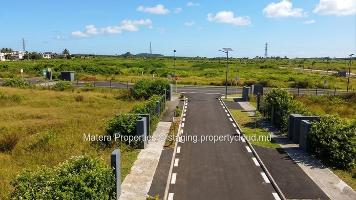 Opportunité rare dans la Smart City de L'avenir : 13,76 perches de terrain prêtes à accueillir votre maison.
