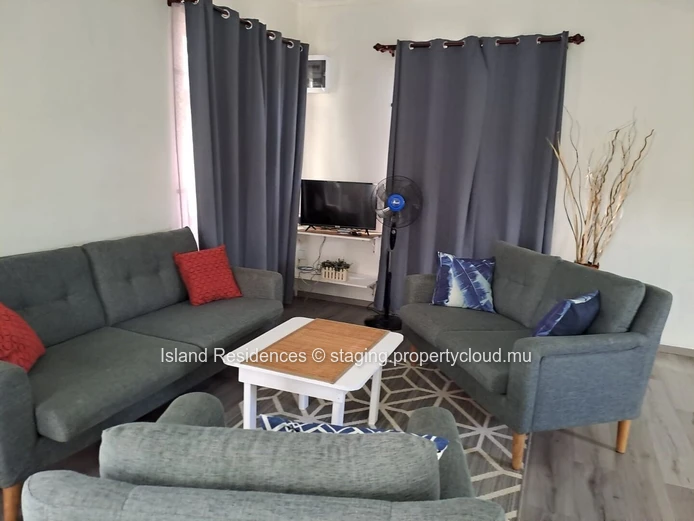 Recent fully furnished house with 3 bedrooms, pool and carport