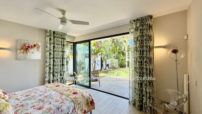 Sublime turquoise sea view from this beautiful villa, its lovely terrace and gazebo with infinity pool, located in a ...