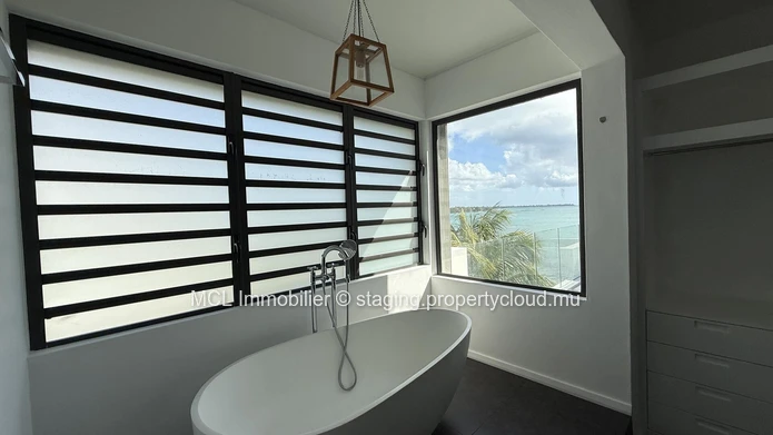 3 bedroom beachfront Penthouse in Pereybere