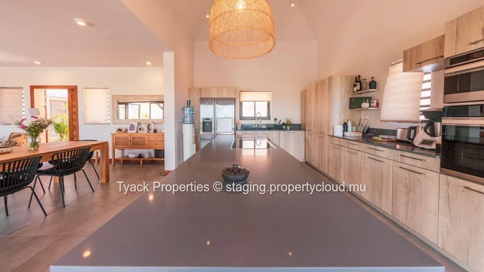 Luxury 4-Bedroom Villa for Sale in Tamarin – RES Scheme