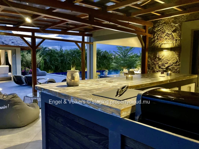 Exceptional 4-Bedroom Villa on a large Landscaped Garden