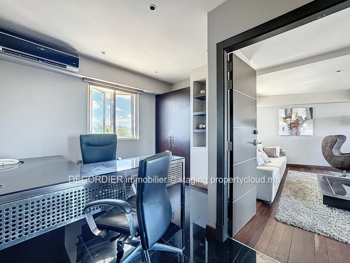 Office for sale in the heart of Grand Bay
