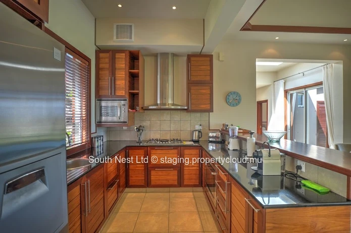 Exceptional Villa with sea view and beach access 