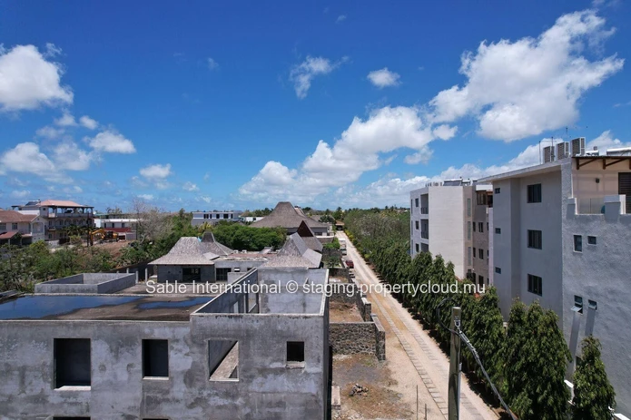 Appartement R+2 à vendre à Péreybère, 172m², 3 chambres, piscine commune, accès mer.