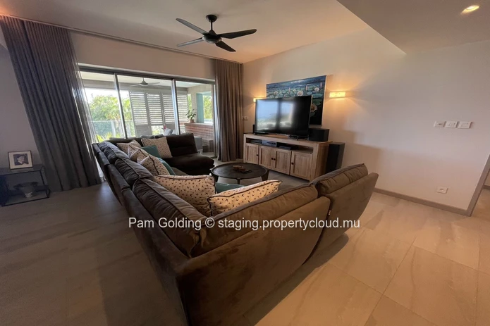 Impressive 3 Bedroom Apartment with Ocean Views and direct beach access in Tamarin