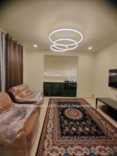 Elegant 4-Bedroom House for Rent in Ébène 