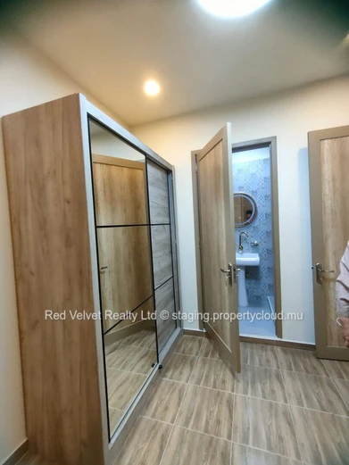 Elegant 4-Bedroom House for Rent in Ébène 