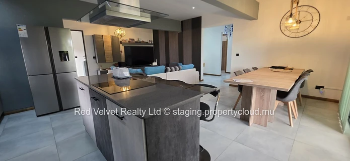 Maison de ville de luxe meublée avec 3 chambres, terrasse sur le toit et jacuzzi – Flic en Flac | Rs 15M