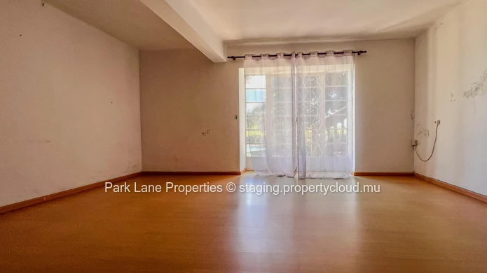 Rare opportunity in Floréal: High potential property on a large plot.