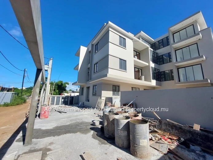 For Sale – Bright Penthouse with Panoramic Views in Grand Baie (Accessible to Foreign Buyers)