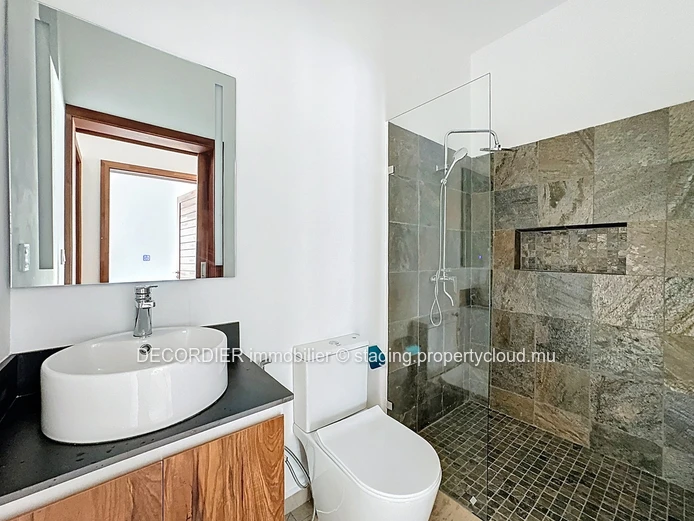 New villa in a residential area (Sole Mandate)