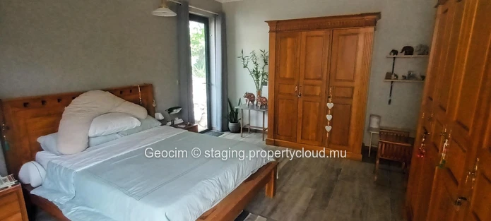 Petite Rivière Noire Domaine de Palmyre Maison de plain-pied de 3 càc 3sdb séjour salon bureaux piscine sur 39.5 perc... (Mandat exclusif)